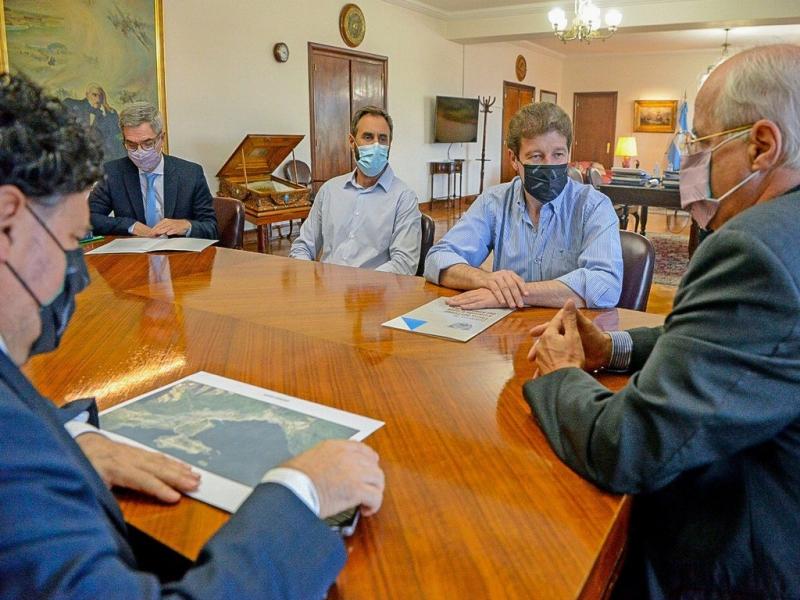 En el Ministerio tenemos una preocupacin por el Atlntico Sur, las Islas, la Antrtida, el carcter biocenico de la Argentina y una parte importante de eso es el fortalecimiento de la presencia en la Antrtida, dijo Jorge Taiana. 