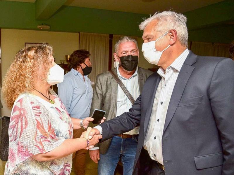 Desde el Gobierno provincial avanzamos en la gestin de financiamientos de dos proyectos, uno es el Centro de Reproduccin y Gentica en Ro Grande, y el otro de Electrificacin de la Ruta N 23 en Tolhuin, destac Sonia Castiglione.