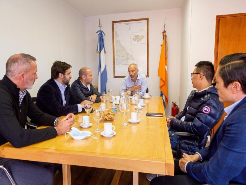 Las partes se reunieron para conversar sobre el futuro comienzo de las operaciones de la empresa en Tierra del Fuego, teniendo en cuenta la nueva prrroga del subrgimen industrial y la normativa que compete a la actividad.