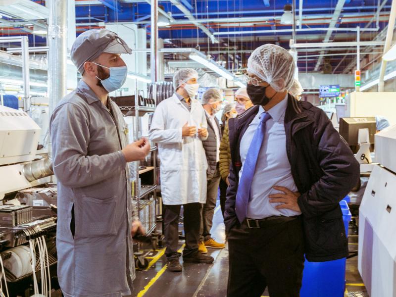 Dentro de la agenda de Duong Quoc Thanh, estuvo la visita a las instalaciones de las fbricas BGH y Mirgor en Ro Grande, donde pudo interiorizarse en el entramado productivo de ambas empresas.