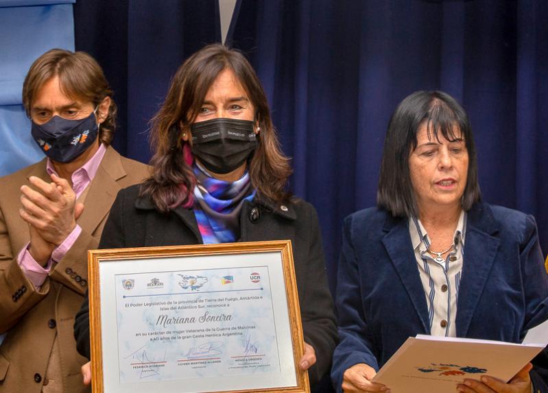 En enero de 1982, Mariana Soneira se embarc en el buque de Transportes Navales ARA Baha San Blas e inici un ao de prcticas a bordo como Cadete del cuerpo de comunicaciones de la Escuela Nacional de Nutica Manuel Belgrano.