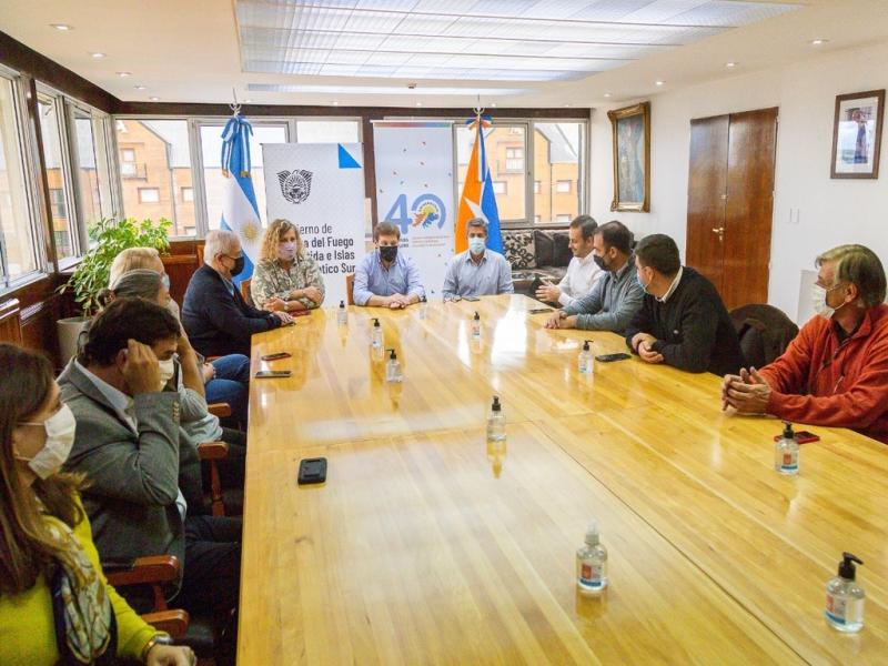 La idea es avanzar desde el rea de la jurisprudencia internacional, con los hidrocarburos, con la pesca y con aquellos que tienen permisos britnicos, resalt Melella en el marco de la reunin del Consejo Federal Pesquero.