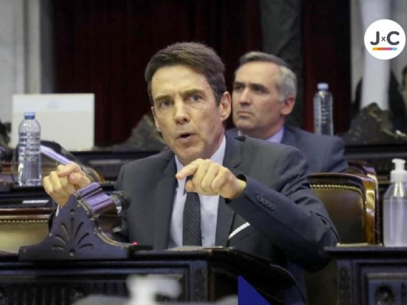 En el marco de la discusin en la Cmara de Diputados de la Nacin por el acuerdo de Argentina con el FMI, Stefani fundament su oposicin al proyecto del Gobierno nacional, pero al momento de votar de ausent del recinto.