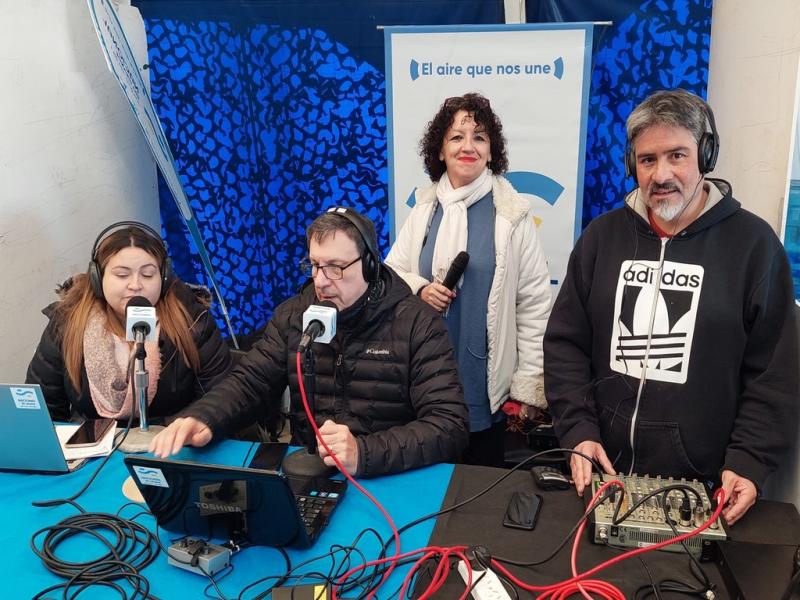 El da 1 de abril, a partir de las 21 horas, desde LRA 24 Radio Nacional Ro Grande, se trasmitir la Vigilia de Malvinas en directo para todo el pas, a travs de la red de las emisoras del interior de Radio Nacional.