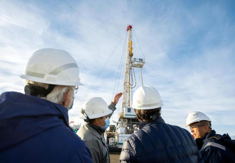 La actividad petrolera estuvo detenida a lo largo de cuatro aos, y la importancia de la reactivacin del sector radica en la generacin de empleo y regalas para la provincia.