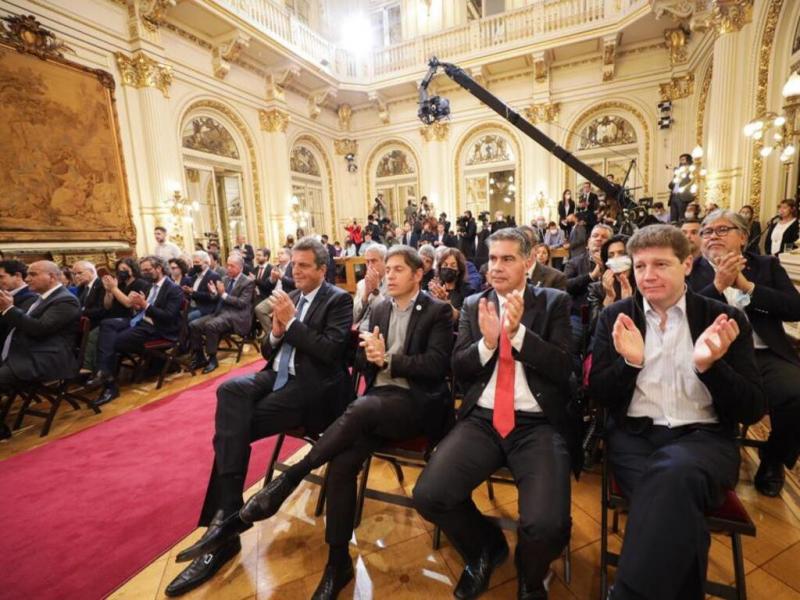 Melella acompao los anuncios del Presidente de la Nacin, y del Ministro de Economa, junto a sus pares de las provincias de Buenos Aires, Axel Kicillof; de Chaco, Jorge Capitanich; y del Presidente de la Cmara de Diputados, Sergio Massa.