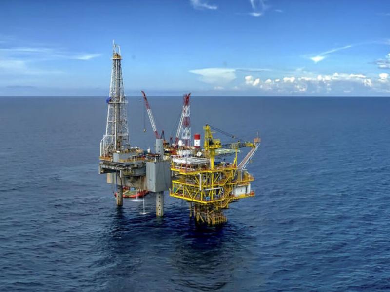 La concesin se extendi a las empresas Total Austral y Wintershall, que poseen 37,5% de la explotacin cada una, y a Pan American Energy, que tiene 25%. La superficie alcanzada es de 1.948,57 kilmetros cuadrados y est ubicada en Tierra del Fuego.