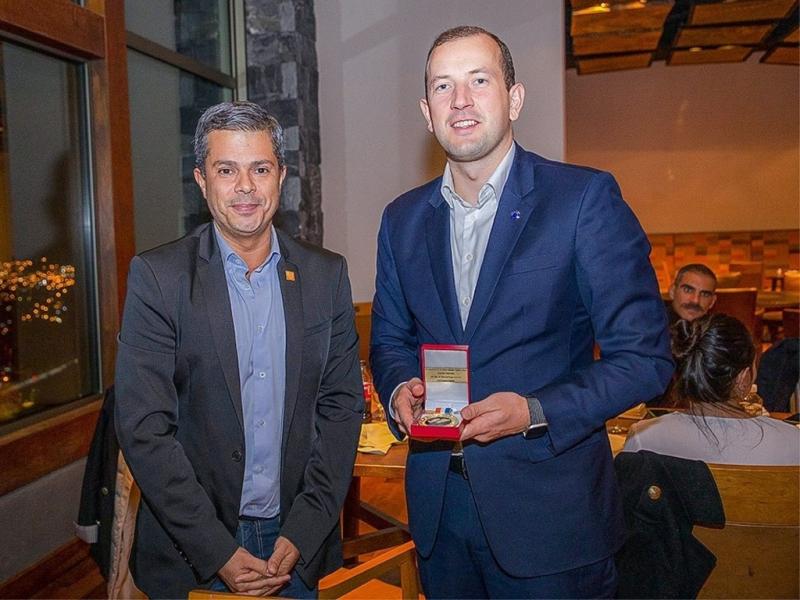 En la reunin se dialog sobre posibles lneas de accin en conjunto con perspectivas de avanzar sobre los puntos de inters de la provincia, y que implican una proyeccin sostenible de los recursos a mediano y largo plazo.