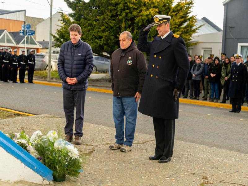 Este es un nuevo homenaje a los que dieron su vida por nuestra tierra, un homenaje a sus familiares y a los que volvieron, seal el Gobernador de Tierra del Fuego, Gustavo Melella. 