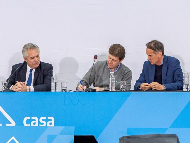 La cantidad de viviendas que se estn construyendo en la provincia, la urbanizacin del suelo llevando redes de agua y cloaca a los distintos barrios, es algo histrico y es una decisin poltica del Presidente, destac Gustavo Melella.