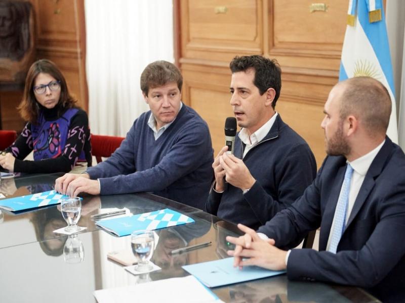 Este acuerdo garantiza los fondos para la puesta en marcha de obras importantsimas en la provincia, afirm Gustavo Melella luego de la rbrica que se formaliz en Casa Rosada.