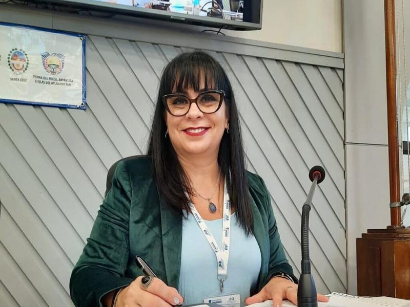Hay voluntad mancomunada de ir conjuntamente con el sector privado en una visin de cmo proteger la zona de Pennsula Mitre y, a su vez, darle curso a un proyecto de afectacin de recursos para su gestin integral, indic Mnica Acosta.  