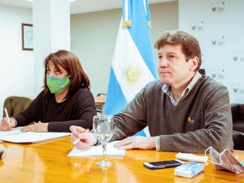 La funcionaria puso de relieve la fuerte decisin poltica por parte del Gobernador Gustavo Melella en la solucin a un problema histrico, agravado en un contexto inflacionario, que padecen miles de habitantes. 