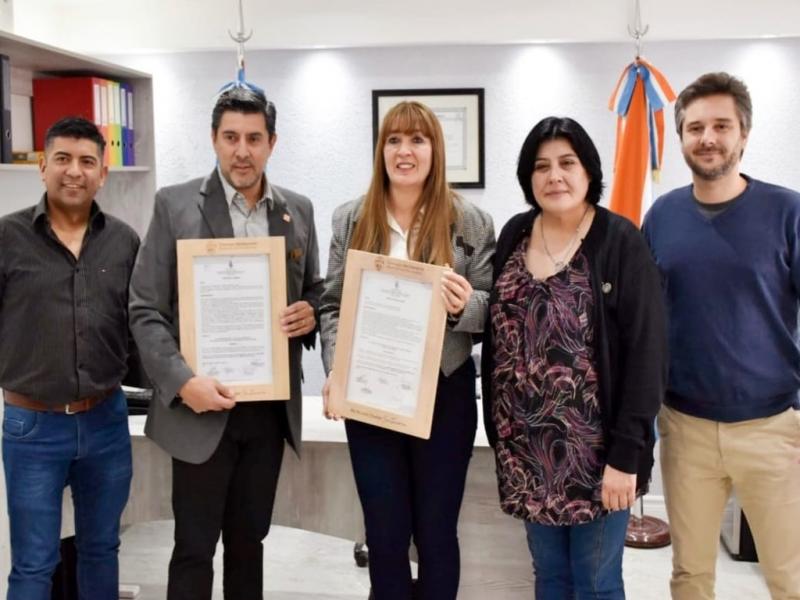 Los Concejales del bloque Forja-Todos, Javier Calisaya, Miriam Mora y Diego Lassalle, hicieron entrega de la declaracin de Inters a Daniel Facio, y a Gladys Vizzozzero. 