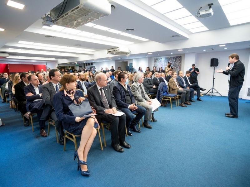 La provincia viene trabajando en la ampliacin de su matriz productiva, en buscar todas las maneras de generar ms empleo y, dentro de ese plan, se encuentra la produccin de energas renovables y de hidrgeno, indic Gustavo Melella. 
