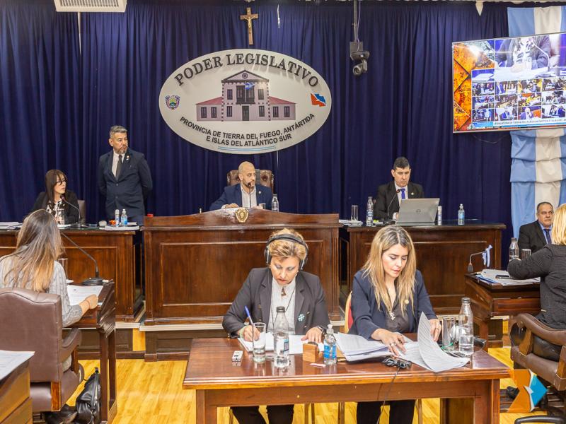 Estamos convencidos de que se abre un nuevo horizonte de oportunidades y desafos. Nuestra provincia volver a tener un rol central en la gestin de sus recursos y esto permitir generar trabajo y crecimiento, destac Gustavo Melella. 