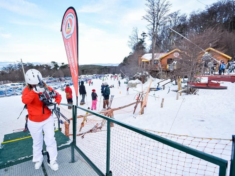 Esperamos una temporada superior a la del ao pasado, con mucho movimiento de turismo nacional, al que se le suma la llegada de visitantes internacionales, en especial el turismo brasilero amante de la nieve, indic Dante Querciali. 