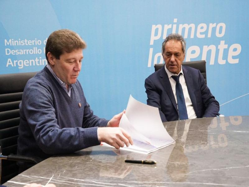 Los funcionarios acordaron que existir un dilogo permanente con la provincia en cuanto a la tarea que tendr el Fondo para la Ampliacin de Matriz Productiva que se form con la prrroga del subrgimen industrial en Tierra del Fuego.