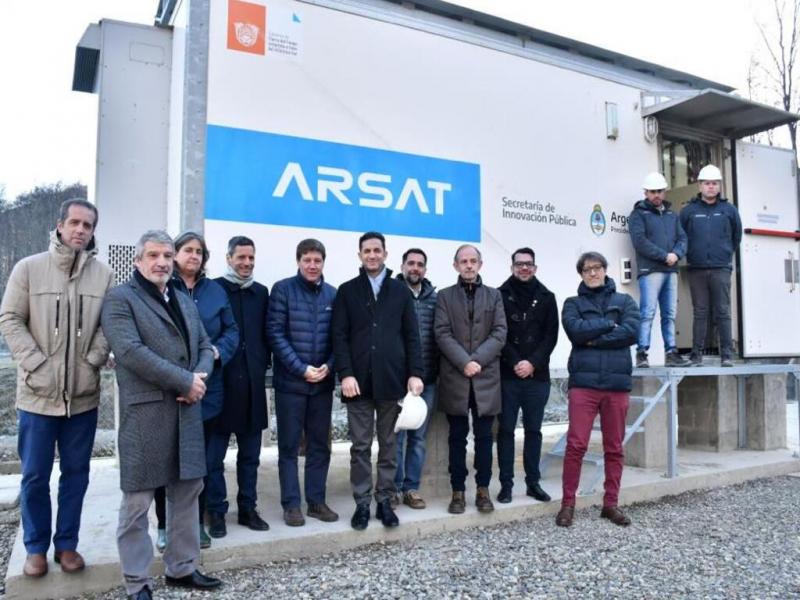 ARSAT instalar 6 nuevos nodos sobre la traza provincial, en Ushuaia, Tolhuin, Ro Grande, San Sebastin, Estancia Cullen y Caadn Alfa; lo que suma ms de 357 km de tendido de fibra ptica que conectar a casi todo el territorio.