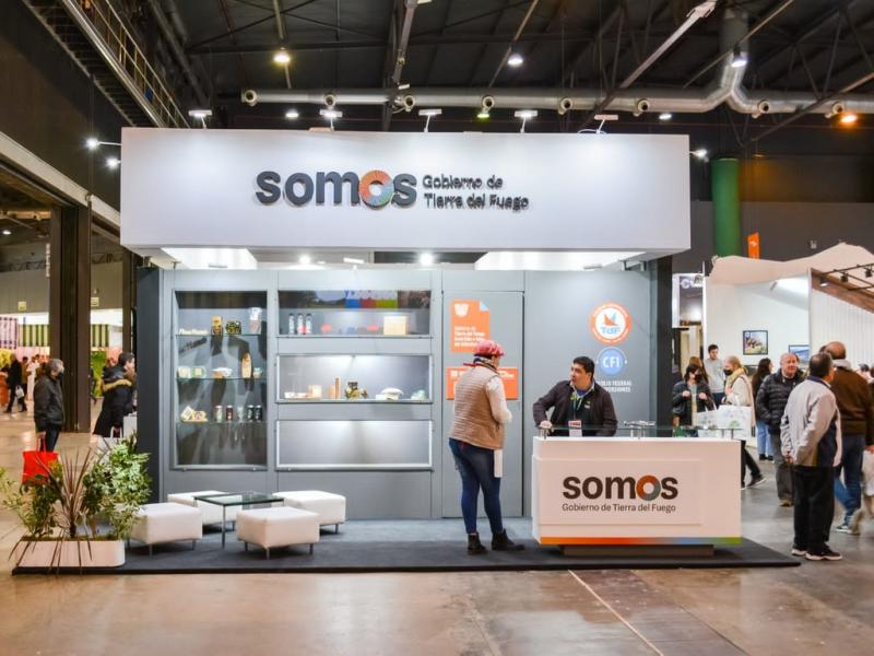 Es un gusto poder acompaar de esta manera a nuestros emprendedores que hacen un esfuerzo para llegar a este lugar, y generar mecanismos que faciliten la presentacin de sus productos, resalt Sonia Castiglione. 