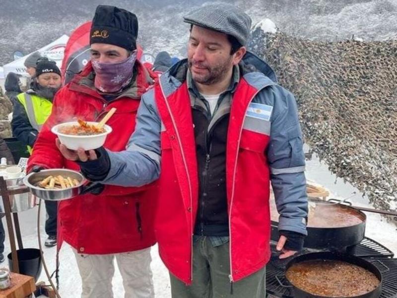 Hicimos una cazuela de cordero usando muchos productos orgnicos como la carne ovina fueguina y tambin zanahorias, ajos y salicornia de diferentes lugares de ac