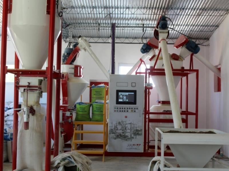 Esta planta va a permitir producir alimento balanceado no slo para Ro Grande sino para la provincia, para la produccin porcina, la produccin avcola y ganadera en general, seal Matas Lapadula.