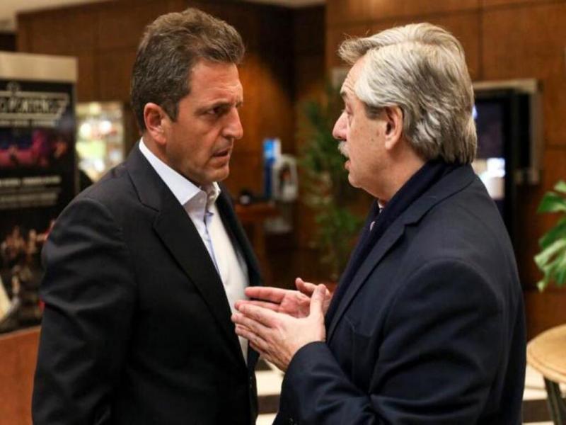 En un breve contacto con los periodistas acreditados en la Cmara de Diputados, Massa anunci que convocar a una sesin especial para el prximo martes para tratar su renuncia y elegir al nuevo titular del Cuerpo Legislativo.