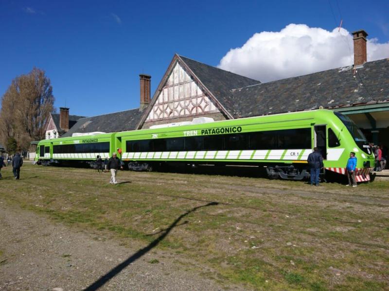 Existe una enorme expectativa y demanda ante la posibilidad de poder volver llevar carga hacia el AMBA y para atraer turistas desde all y otras regiones del pas hacia la ciudad de Bariloche, indic el titular de la empresa Tren Patagnico. 