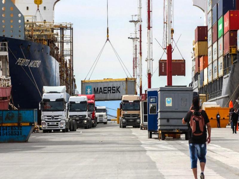 Muchos, lo que hacen, es asegurarse la compra ahora y despus poder jugar con los sobrantes de peso con el valor y hacerse de stock, dijo Daro Loreto. En ello explica la suba significativa de carga de materiales de construccin.