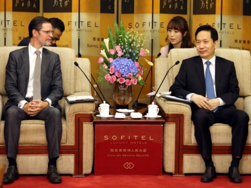 El tema fue analizado entre Vaca Narvaja y el Gobernador de Shaanxi, Zhao Yide, en una reunin en la que se repas una agenda de cooperacin integral, que incluy temas culturales, comerciales y deportivos.