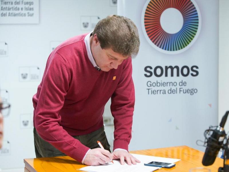 Estamos iniciando un camino serio de inversin, de produccin, netamente de exportacin y de sustitucin de importacin, por eso esta es una gran noticia para la provincia y para la Argentina, resalt Gustavo Melella.
