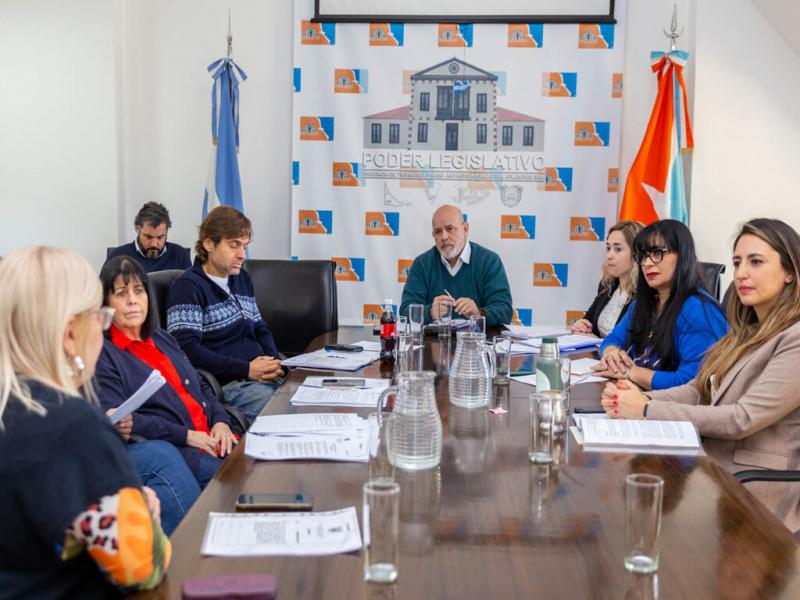Nuestro compromiso es seguir trabajando en todos estos temas, a los efectos de dar mayores respuestas y soluciones a la poblacin, refiri el Legislador Daniel Rivarola.