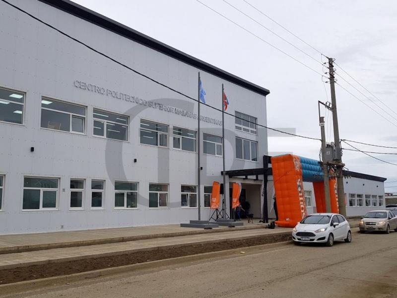 El Centro Politcnico Malvinas Argentinas nace como una unidad que integra los distintos niveles de la educacin tcnico profesional (educacin secundaria tcnica, formacin profesional inicial y continua, y educacin superior tcnica).