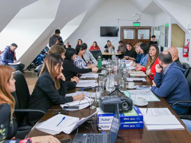 El proyecto crea la Unidad de Diagnstico, Referencia y Seguimiento, tiene como objetivos el monitoreo de las derivaciones como tambin el seguimiento intra tratamiento y post tratamiento de los pacientes; y el Registro nico de Pacientes Oncopeditricos.