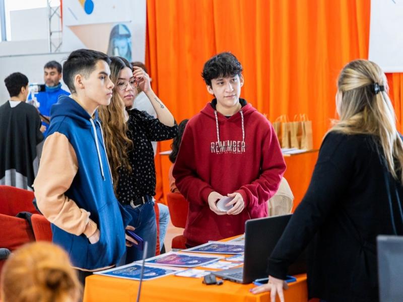 A travs de esta iniciativa, las juventudes fueguinas, y toda la comunidad, pueden conocer las diferentes ofertas de formacin acadmica y laboral que existen en la provincia.