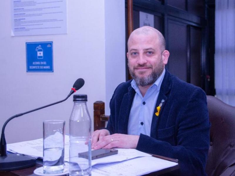 El Parlamentario present la iniciativa en 2020, y cont con aportes normativos de las diferentes bancadas polticas y de la cartera ministerial de Salud de Tierra del Fuego.