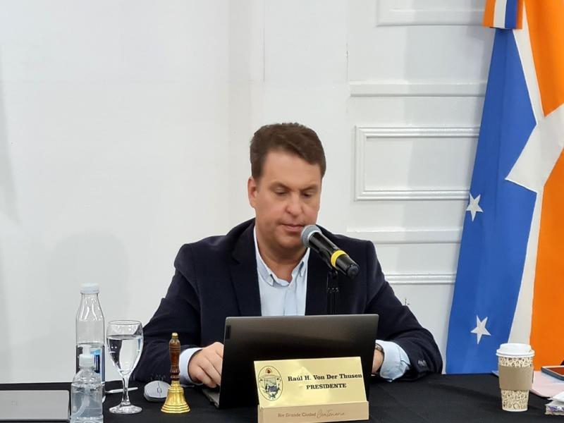 Los beneficios tambin van a alcanzar a los usuarios porque va a haber ms vehculos 0 km. circulando en la ciudad y van a mantener las mismas prestaciones en cuanto al confort y la comodidad, destac Ral von der Thusen.
