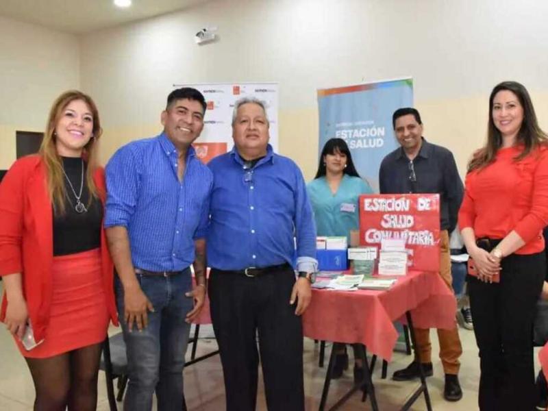 Como comunidad debemos colaborar con el trabajo de nuestros profesionales, reforzar la adquisicin de hbitos saludables, por eso celebramos estos espacios donde aprendemos entre todos, destac Vernica Portillo.