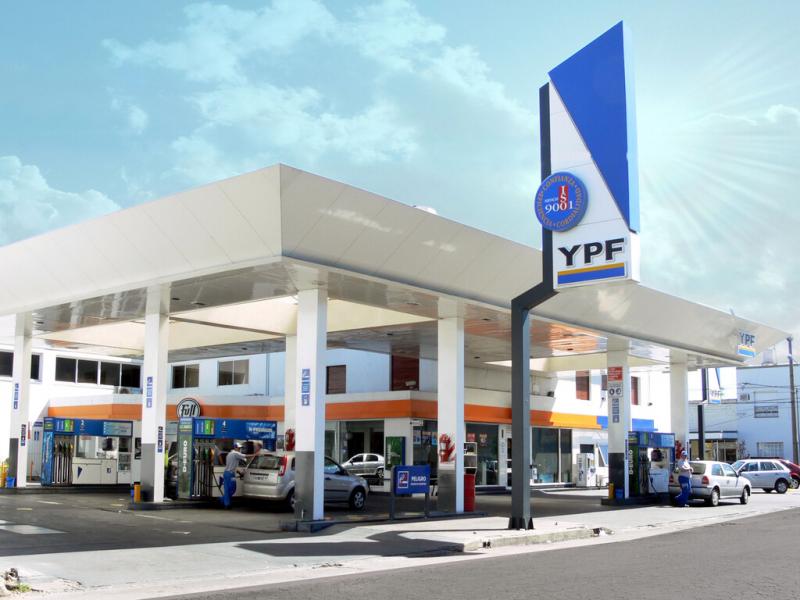 En los ltimos doce meses hasta agosto, las naftas haban acumulado un incremento del 32% y el gasoil del 51% (41,7% en promedio entre ambos combustibles), muy por debajo de la inflacin anual del 78,5%.