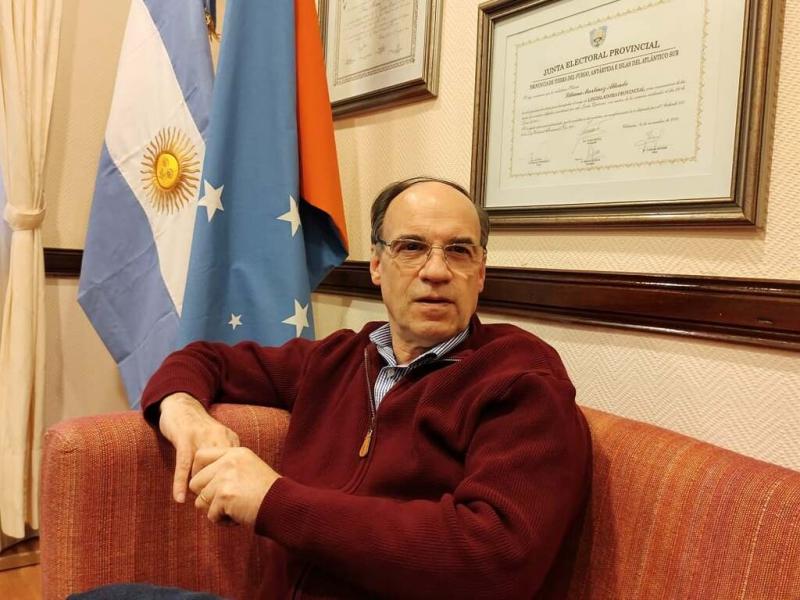 Como fueguino me siento agraviado y solicito el inmediato retiro de este proyecto que ya ha sentado un precedente lamentable, sostuvo el Senador nacional de Juntos por el Cambio, Pablo Blanco. 