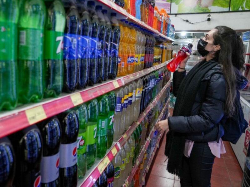 La suba de Alimentos y bebidas no alcohlicas (6,7%) fue lo que ms incidi en todas las regiones, dentro de la que se padeci el aumento de Verduras, tubrculos y legumbres; Aceites, grasas y manteca; y Frutas.