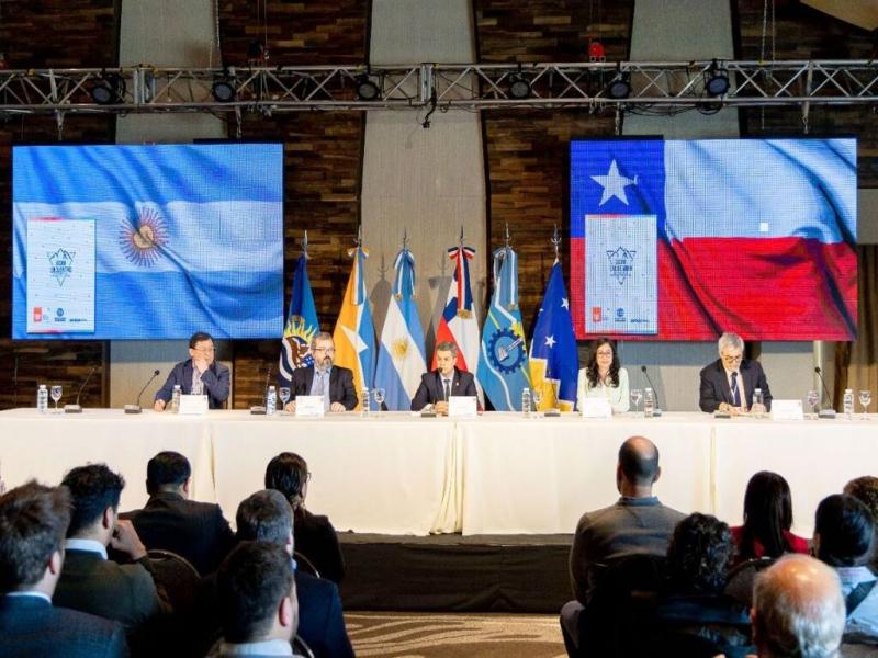 Se llevaron adelante mesas vinculadas a lo ambiental, a la produccin, a la cuestin social, y a lo econmico que compartimos, y sobre las que tenemos que trabajar en conjunto para ver cmo las resolvemos, coment Agustn Tita.