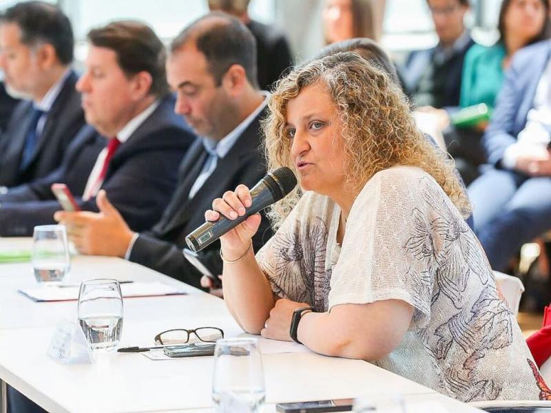 Tierra del Fuego est muy bien con inversiones propias de la provincia, de Nacin, y privada, tanto en proyectos productivos como de infraestructura de apoyo a la produccin y fortalecimiento de los servicios del Estado, destac Castiglione.