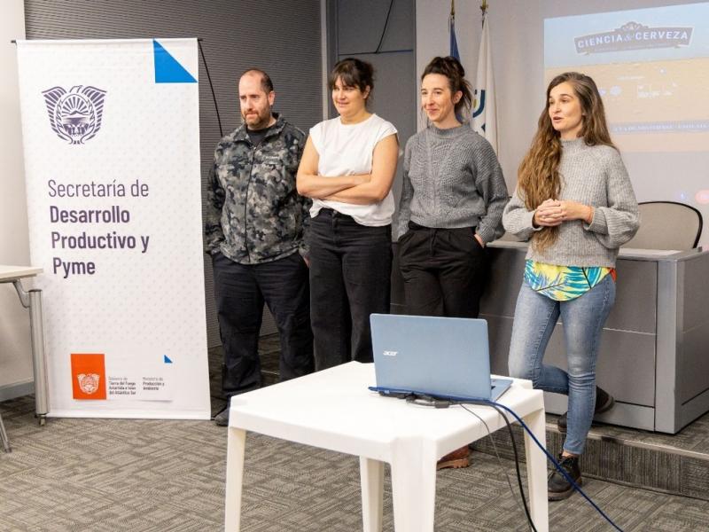 La capacitacin se complementa con la asistencia tcnica personalizada, incluyendo visitas a plantas de elaboracin fueguinas en el marco del Programa Ciencia y Cerveza.