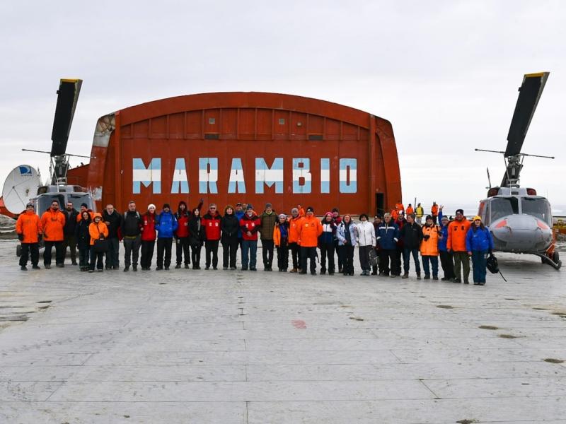 Las y los representantes de la Patagonia, suscribieron la Declaracin de la Antrtida Argentina, documento que resalta la pertenencia del continente blanco a la regin y a la provincia de Tierra del Fuego.