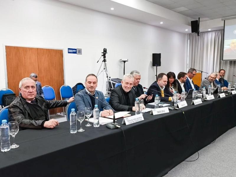 Es una gran noticia para la provincia porque seguimos avanzando con la conectividad fsica plena, resalt Moiss Solorza, Secretario de Energa de Tierra del Fuego. 