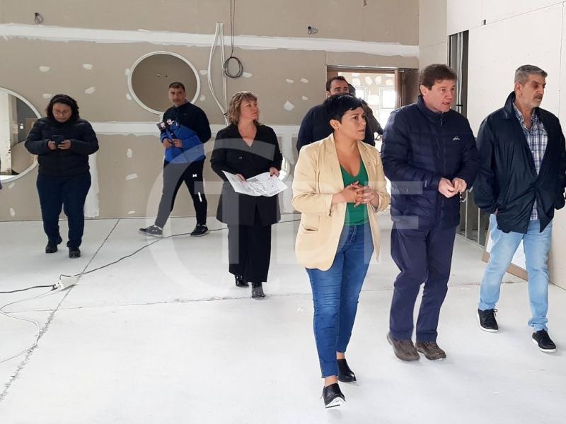 La intencin es finalizarlo en el mes de febrero para que en marzo se pueda inaugurar para el nuevo ciclo lectivo. Este edificio de 500m2 cuenta con 3 salas y la posibilidad de ser ampliado, destac la Ministra Anala Cubino.
