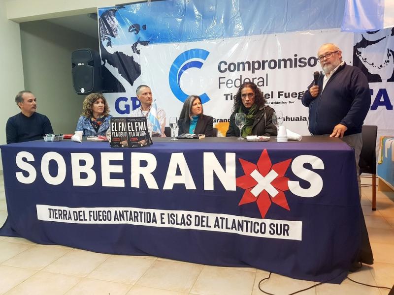 Soberanos no es un partido poltico, sino una propuesta de debate poltico y agenda social, cultural, econmica y ambiental, necesaria y urgente con vistas al presente y al futuro, resalt Moiss Solorza.