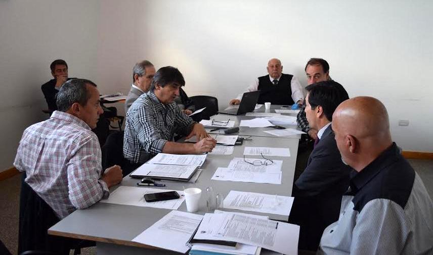 La Universidad Nacional de Tierra del Fuego, el Ministerio de Industria de la Provincia, la Asociacin de Fbricas Argentinas Terminales de Electrnica (AFARTE) y la Universidad Tecnolgica Nacional (UTN) llevan adelante el proyecto CEN-TEC.