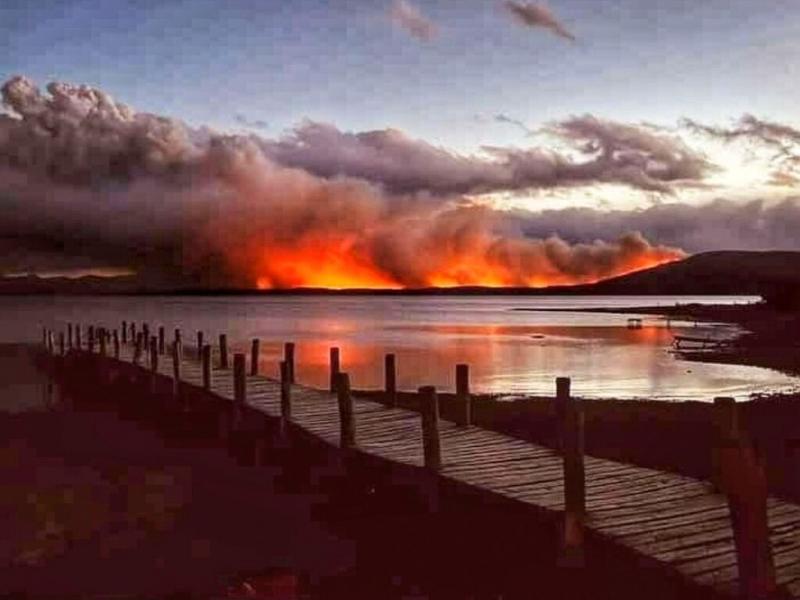 Esta Emergencia se extender, hasta el 30 de junio del ao entrante, por el escenario provocado por los incendios. El instrumento incluye la mitigacin de daos ambientales y productivos.